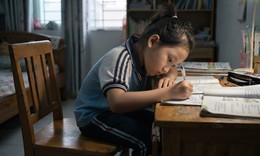 Cong vẹo cột sống ở học sinh: Tập luyện thế nào và khi nào cần điều trị?