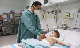 'Con bị tay chân miệng, bố mẹ trong ngành y có khi không kịp trở tay vì bệnh diễn tiến nhanh'
