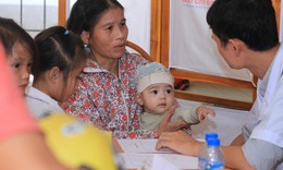 Nhân viên y tế thôn, cô đỡ thôn bản yên tâm công tác khi phụ cấp tăng