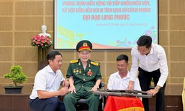 TPHCM: Đại tá Tư Cang trao tặng kỷ vật chiến tranh cho bảo tàng