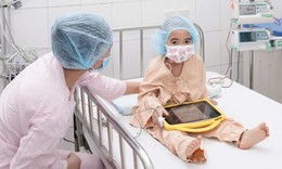 Bé trai 18 tháng tuổi hiến tủy cứu sống chị gái 4 tuổi mắc bệnh hiểm nghèo