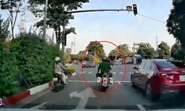 Cảnh sát 113 'mở đường' đưa bệnh nhân nghi tai biến đến bệnh viện