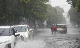 Cảnh báo mưa dông mạnh ở Nam Bộ, nước sông Đồng Nai lên cao
