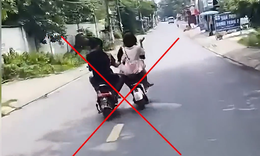 Thót tim clip nhóm thiếu niên chạy xe điện dàn hàng, 'so kè' giữa phố