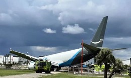 Máy bay Mỹ bốc cháy vì đi trật khỏi đường băng, ít nhất 5 người chết