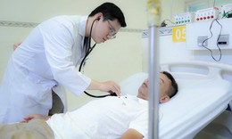 Ép tim hơn 1 giờ cứu người đàn ông bất ngờ ngừng tim khi đang ăn