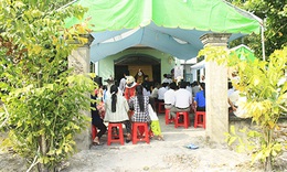 7 học sinh bị s&#243;ng cuốn: “Em n&#243; vẫn đang chờ qu&#224;...”