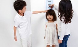 Trẻ tăng trưởng qu&#225; mức, v&#236; sao?