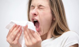 Hắt hơi liên tục buổi sáng, bệnh gì?