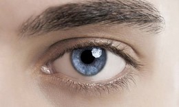 Thẩm mỹ giúp xóa nếp nhăn có thể gây mù mắt