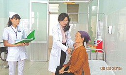 Nữ bác sĩ mang niềm vui và niềm tin cho bệnh nhân