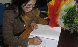 Người &quot;ẩn n&#225;u&quot; v&#224;o tiếng cười văn chương
