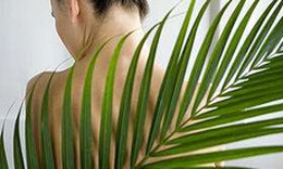 Tiết dịch sinh dục quá nhiều: Giàu vẫn mắc “cái eo”