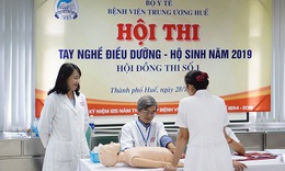 Bệnh viện Trung ương Huế: Đ&#225;nh gi&#225; to&#224;n diện năng lực, kỹ năng của điều dưỡng, nữ hộ sinh