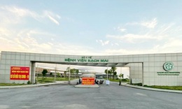 Bệnh viện D&#227; chiến Bạch Mai 2 tiếp nhận F1 của bệnh nh&#226;n COVID-19 đến điều trị v&#224; theo d&#245;i.