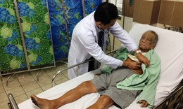Codeblue: Cứu sống bệnh nhân ngưng tim, ngưng thở trên đường chuyển viện