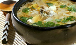 Canh c&#225; nấu nấm tốt cho tr&#237; n&#227;o