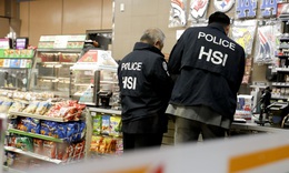 Cơ quan nhập cư Mỹ kiểm tra đột xuất gần 100 cửa h&#224;ng 7-Eleven
