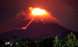 Philippines sơ t&#225;n h&#224;ng ngh&#236;n người v&#236; n&#250;i lửa