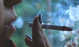 Những người hút thuốc có nguy cơ cao bị suy giảm thính lực
