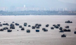 Bão Nisarga mạnh lên khi đổ bộ vào Mumbai