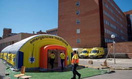 V&#249;ng Catalonia, T&#226;y Ban Nha t&#225;i phong tỏa khu vực 210.000 d&#226;n