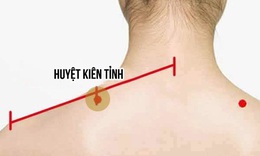 Xoa b&#243;p bấm huyệt trị vi&#234;m quanh khớp vai