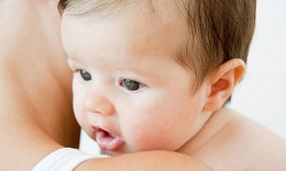 Khắc phục chứng n&#244;n trớ ở trẻ nhỏ