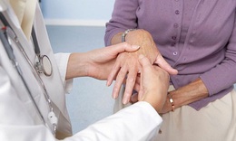 Viêm khớp vẩy nến: Chữa sớm, tránh tàn phế