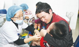 Chủ quan với thủy đậu: Người lớn v&#224; trẻ em đều bị biến chứng