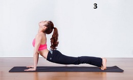 5 động t&#225;c yoga đ&#225;nh bay mỡ bụng