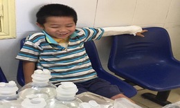 Ghép da 3 lần cứu cháu bé 7 tuổi bỏng cồn