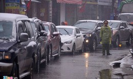 Tắc đường 10 km vì đoàn xe lên Sa Pa ngắm tuyết