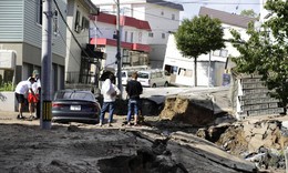 Động đất rung chuyển đảo Hokkaido, Nhật Bản,  ch&#244;n v&#249;i nhiều nh&#224; cửa