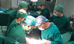 Bệnh viện Phổi trung ương lại cắt khối u trung thất phức tạp sử dụng m&#225;y tim phổi nh&#226;n tạo