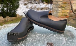 Giày thông minh giúp người khiếm thị di chuyển độc lập