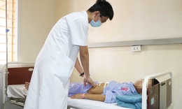 BV Việt Nam – Thuỵ Điển U&#244;ng B&#237; cấp cứu b&#233; 11 tuổi thủng dạ d&#224;y t&#225; tr&#224;ng