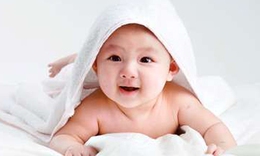 Khi bé trai có một tinh hoàn