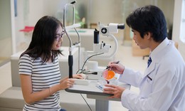 Ðừng để kính tiếp xúc rởm làm hại