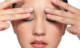 Xoa b&#243;p bấm huyệt, dưỡng sinh hỗ trợ chữa suy giảm thị lực v&#224; l&#227;o h&#243;a mắt