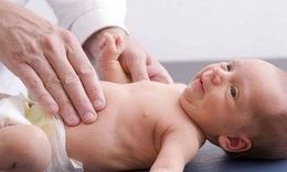 Dấu hiệu trẻ bị c&#242;i xương