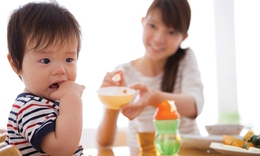 Làm sao để trẻ ăn theo ý muốn?