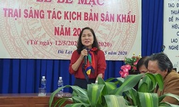 NSND Th&#250;y M&#249;i - Chủ tịch Hội Nghệ sĩ s&#226;n khấu VN: S&#226;n khấu cần c&#250; h&#237;ch từ kịch bản