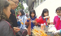 Hàng rong trước trường học: Kẻ “đánh cắp” sức khỏe tuổi hoa niên