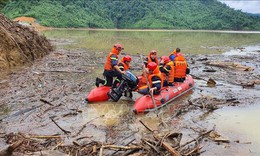 Mới: Giải cứu 19 người từ Thủy điện R&#224;o Trăng 4, t&#236;m thấy 1 thi thể