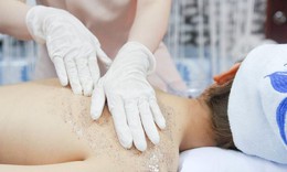 Nở rộ trào lưu tắm trắng, bác sĩ cảnh báo nguy cơ ung thư da