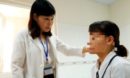 H&#224; Nội: Lăn kim l&#224;m đẹp, một phụ nữ bị &quot;c&#224;y n&#225;t&quot; to&#224;n bộ da mặt