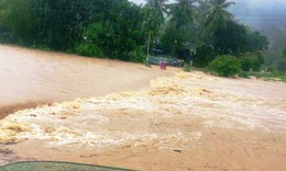 Mưa lớn cuốn tr&#244;i 1 phụ nữ đi l&#224;m đồng, 4 người bị thương