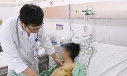H&#250;t thuốc l&#225; 5 năm, thanh ni&#234;n trẻ cấp cứu v&#236; tr&#224;n kh&#237; m&#224;ng phổi