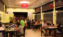 TP.HCM: Quán ăn không được phục vụ quá 10 người một bàn, ngồi cách nhau 2m